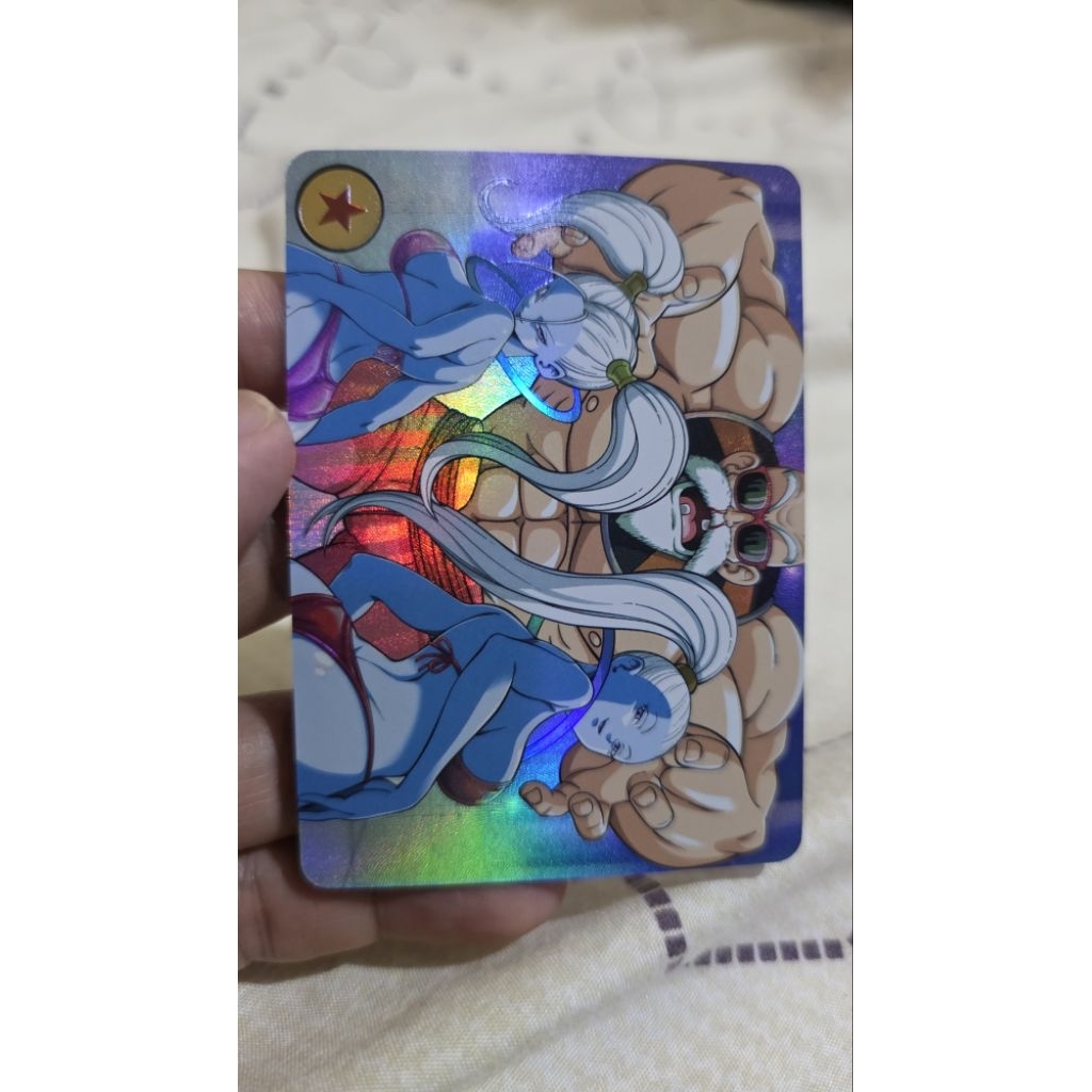 การ์ด DragonBall ที่มีตัวละคร วาดอส (Vados) และ อาจารย์ผู้เฒ่าเต่า (Master Roshi)  ผิวโฮโลแกรม (Holo
