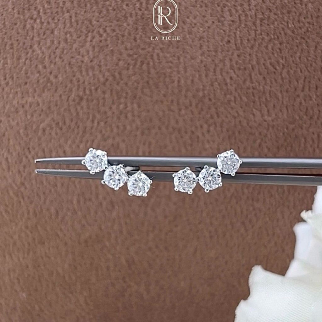 Trio Dots Earrings ต่างหูอัญมณีคุณภาพสูงเทียบเท่าเพชรแท้ Moissanite Top Grade ตัวเรือนเงินแท้ พร้อมใบ Warranty card