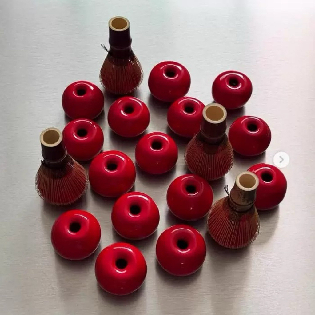 ที่วางแปรงมัทฉะ มี 5 สี แดง เทา ชมพู ขาว เขียว  (เส้นผ่านศูนย์กลาง 6 cm)