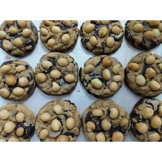Brown butter chocolate chips soft cookies. ชิ้นละ 75 กรัม