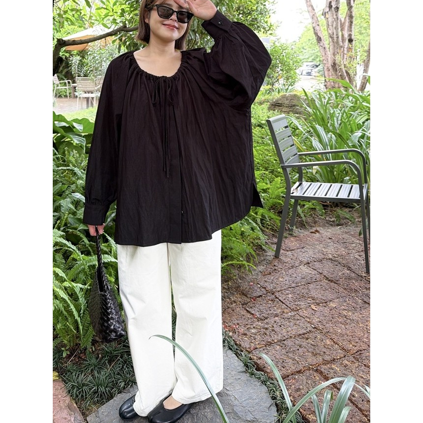 AMCORNER 🤎Off-shoulder long-sleeved top🤎เสื้อปาดไหล่ แขนยาว ปลายแขนเป็นขอบแขนเชิ้ต เป็นทรงบอลลูนนิดๆ
