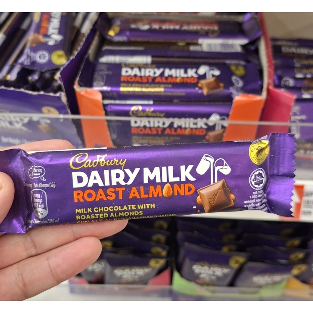 ช็อกโกแลต Cadbury Dairy Milk ในหลากหลายรสชาติ