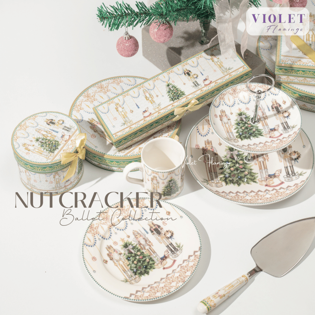 Violet Flamingo คอลเล็กชัน Nutcracker Ballet เซ็ตจานเค้กสองชั้น + แก้วมัค + ที่ตักเค้กลายทหารไม้ ดีไซน์คลาสสิกพร้อมกล่อง