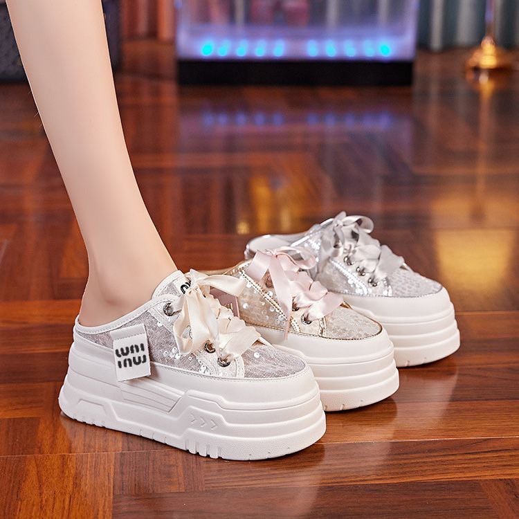 Hellomyshoes รุ่น G21 รองเท้าผ้าใบเปิดส้น สไตล์ติดแกรม สวยงามหรูหรา รองเท้าแฟชั่นนำเข้า พื้นกันลื่น เสริมส้น 7 CM.