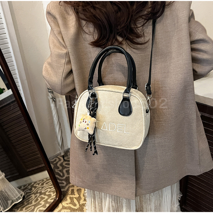 fashion.shop502 กระเป๋าสะพายข้าง Crossbody  กระเป๋าถือ แถมพวงกุญแจ  ปักชื่อร้าน สไตล์เกาหลี พร้อมส่งในไทย B-058
