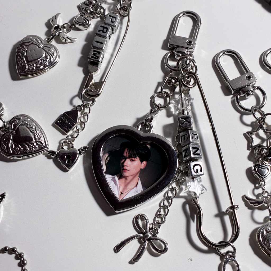 พวงกุญแจสั่งทำ (ใส่รูปกับชื่อ) (ส่งไว 1-2วัน) ของขวัญ K-pop diy ศิลปิน อนิเมะ ปัจฉิม วันวาเลนไทน์