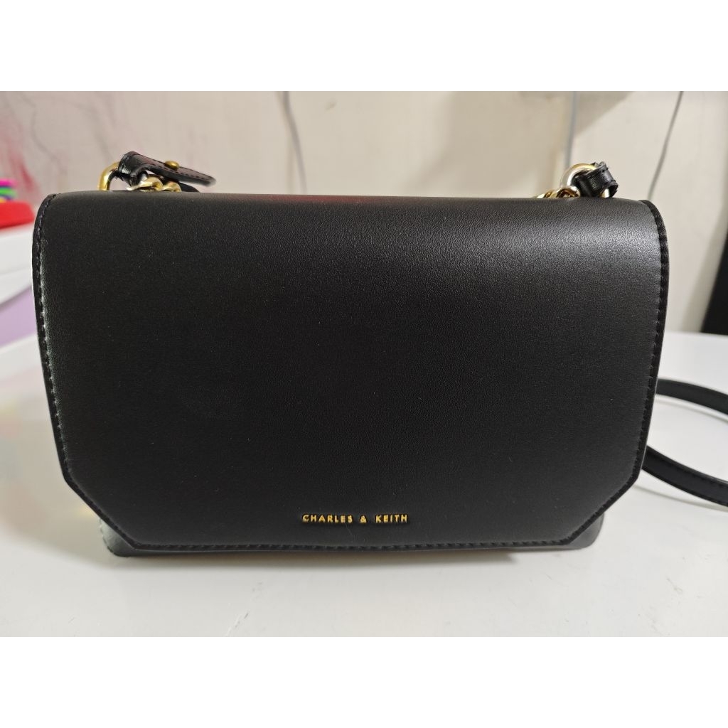 CHALES & KEITH Crossbody ของแท้มือสอง