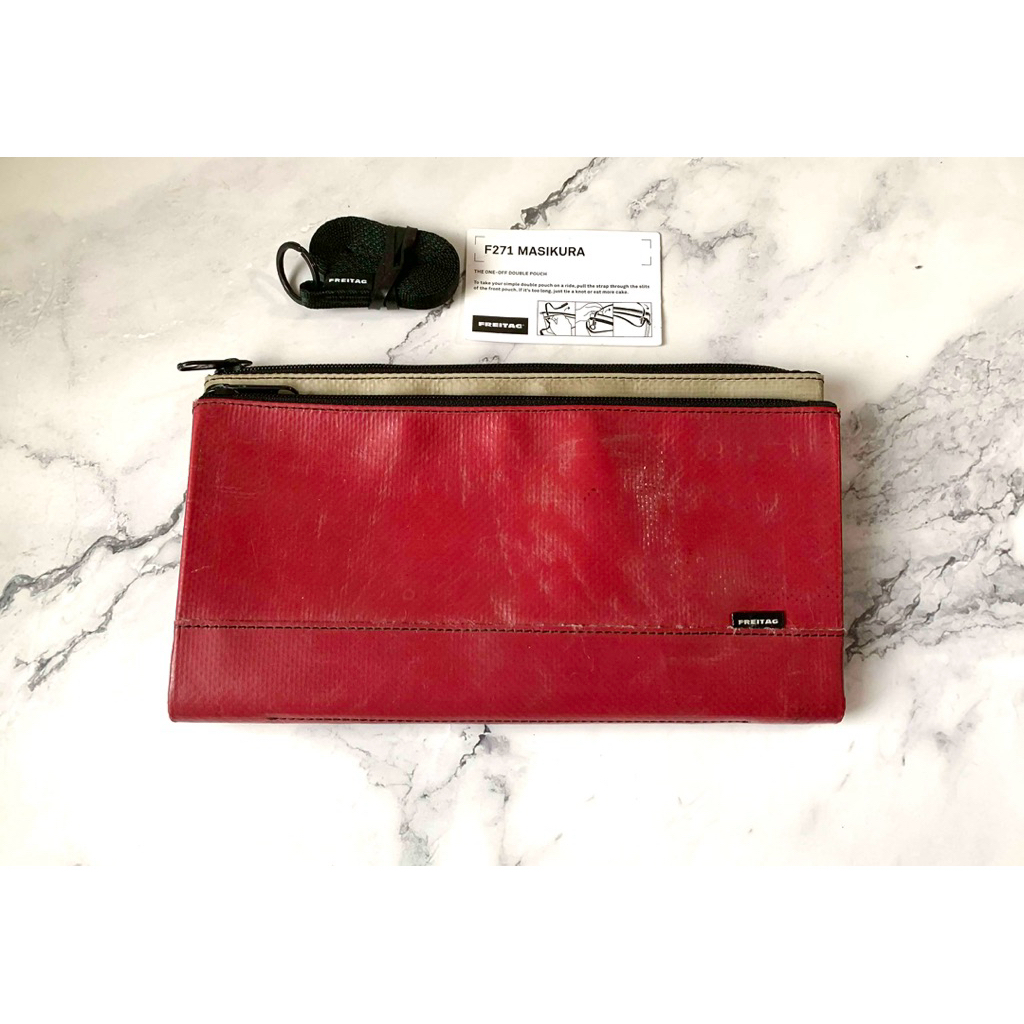 พร้อมส่ง - กระเป๋า Freitag : F271 MASIKURA - การ์ด ครบ / ผ้า แดง ทอง - สภาพดี ใข้งานปกติ - ของแท้ 💯