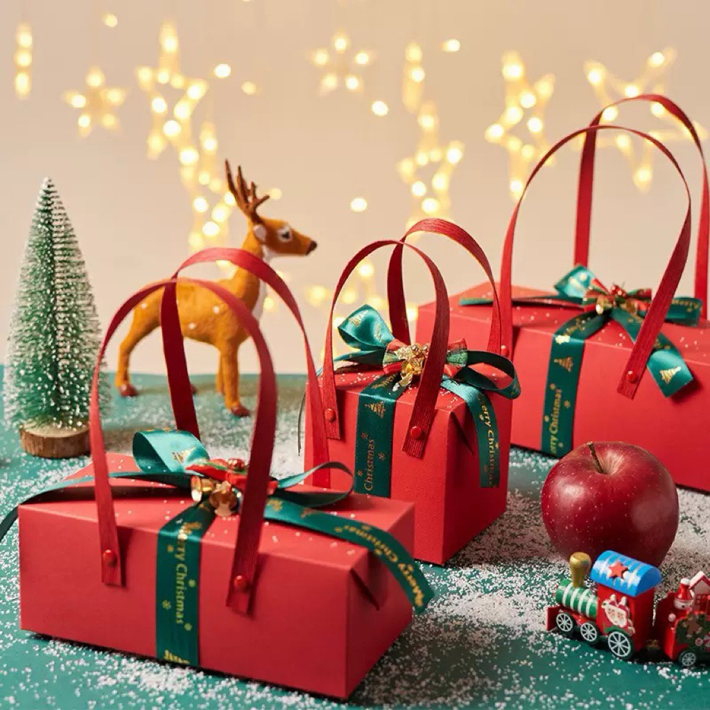 ส่งด่วน กล่องของขวัญ มีโบว์ พร้อมกระดิ่งตกแต่ง กล่องของชำร่วย christmas
