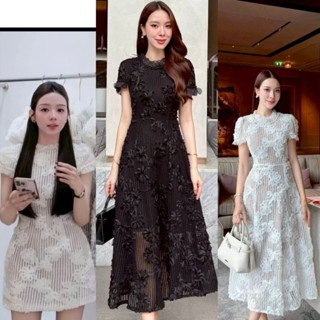 Swan เดรสผ้าลูกไม้ขาวปักลายดอกไม้ทั้งตัว คัตติ้งเข้ารูปช่วงเ…