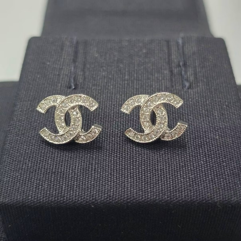 New!! ต่างหู Chanel earrings Classic 1.3 cm SHW