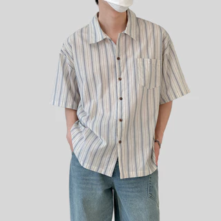 PROMAN เสื้อเชิ้ตลายทางแบบลำลอง ประจำวัน ใส่ได้กับทุกแบบ เสื้อแขนสั้นผู้ชายทรงหลวม พักผ่อน M-3XL พร้อมส่ง