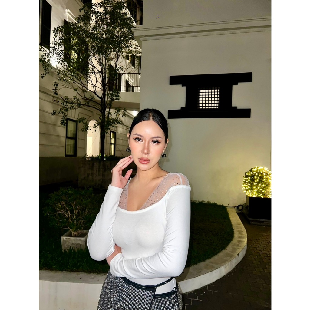 เสื้อแขนยาวแต่งเพชร [380฿ ] Diamond 💎 crop เสื้อผ้าCottonเนื้อหนามีขนด้านใน   แต่งเพชรไหล่เพิ่มความ หรู - รูปที่ 5