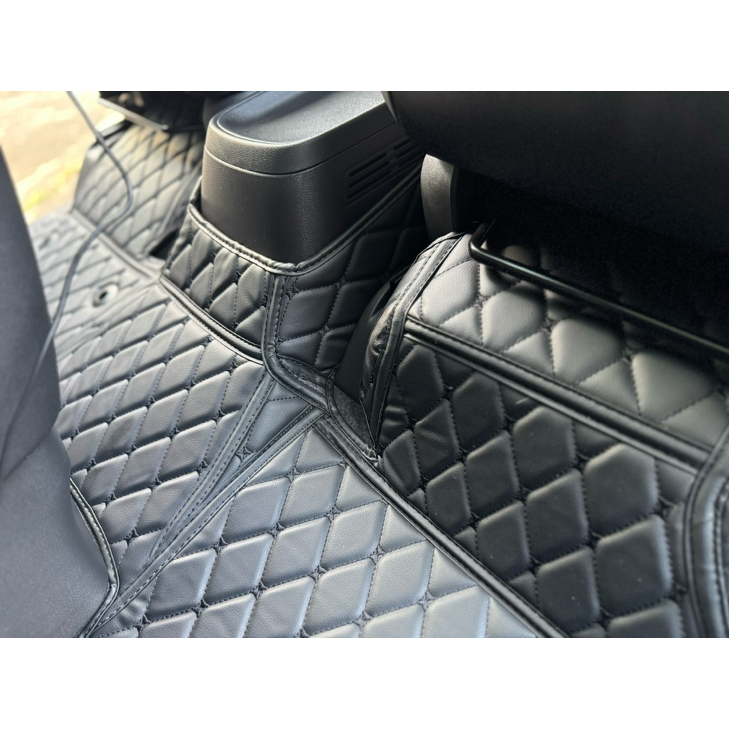พรมปูพื้นเข้ารูป 100% สำหรับรถ Nissan serena