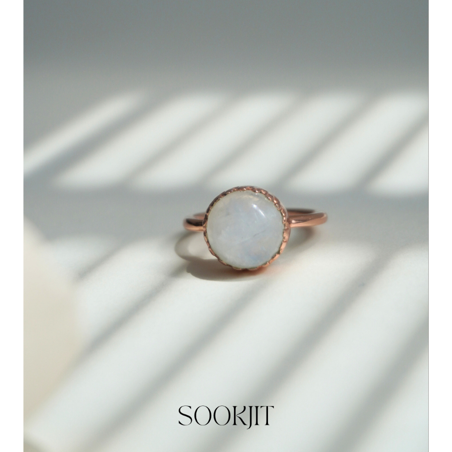 แหวนมูนสโตนเม็ดเดี่ยว เงินแท้ สีโรสโกล์ด เสริมจักระ 7 สมดุลอารมณ์ ความรัก การเริ่มต้นใหม่ๆ