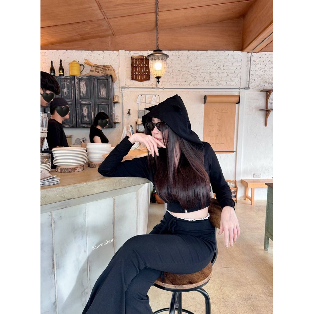 เซท 2 ชิ้น เสื้อครอปแต่งหูน้อลแมว (แมวน้อย)มีซิปหน้า กางเกงขาม้าเอวแต่งขอบลูกไม้สุดฮิต - รูปที่ 3