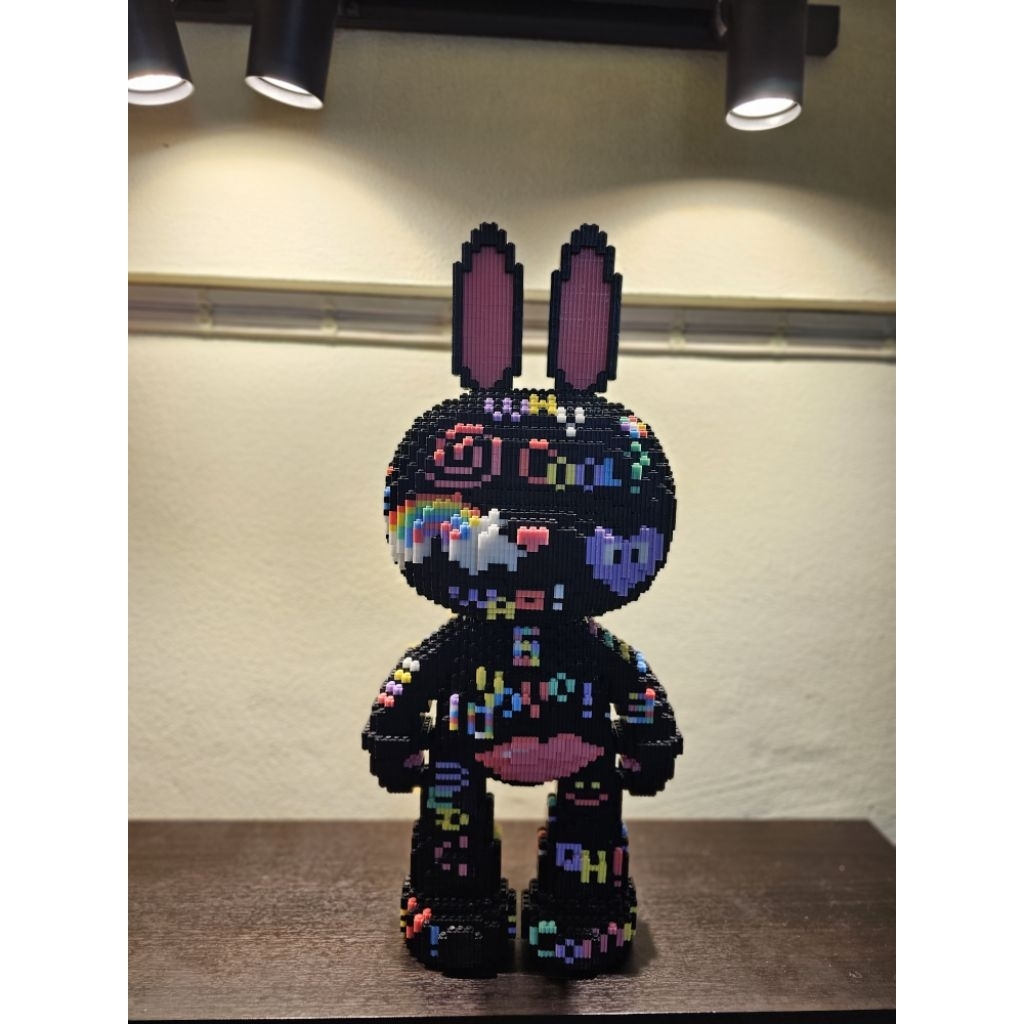 ตัวต่อสำเร็จเลโก้ MOMO Rabbit ดำกราฟฟิตี้ ต่อ 3 มิติ สูง 55 cm