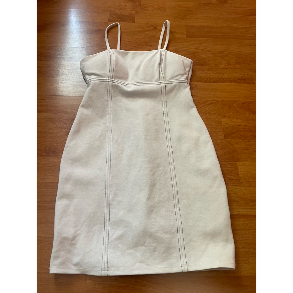 เดรส งานป้าย yn brands สายเดี่ยวเอว ไซส์ S ผ้าเสปนเดก อก 31-32“ เอว26-27” ผ้ายืดได้เข้ารูป