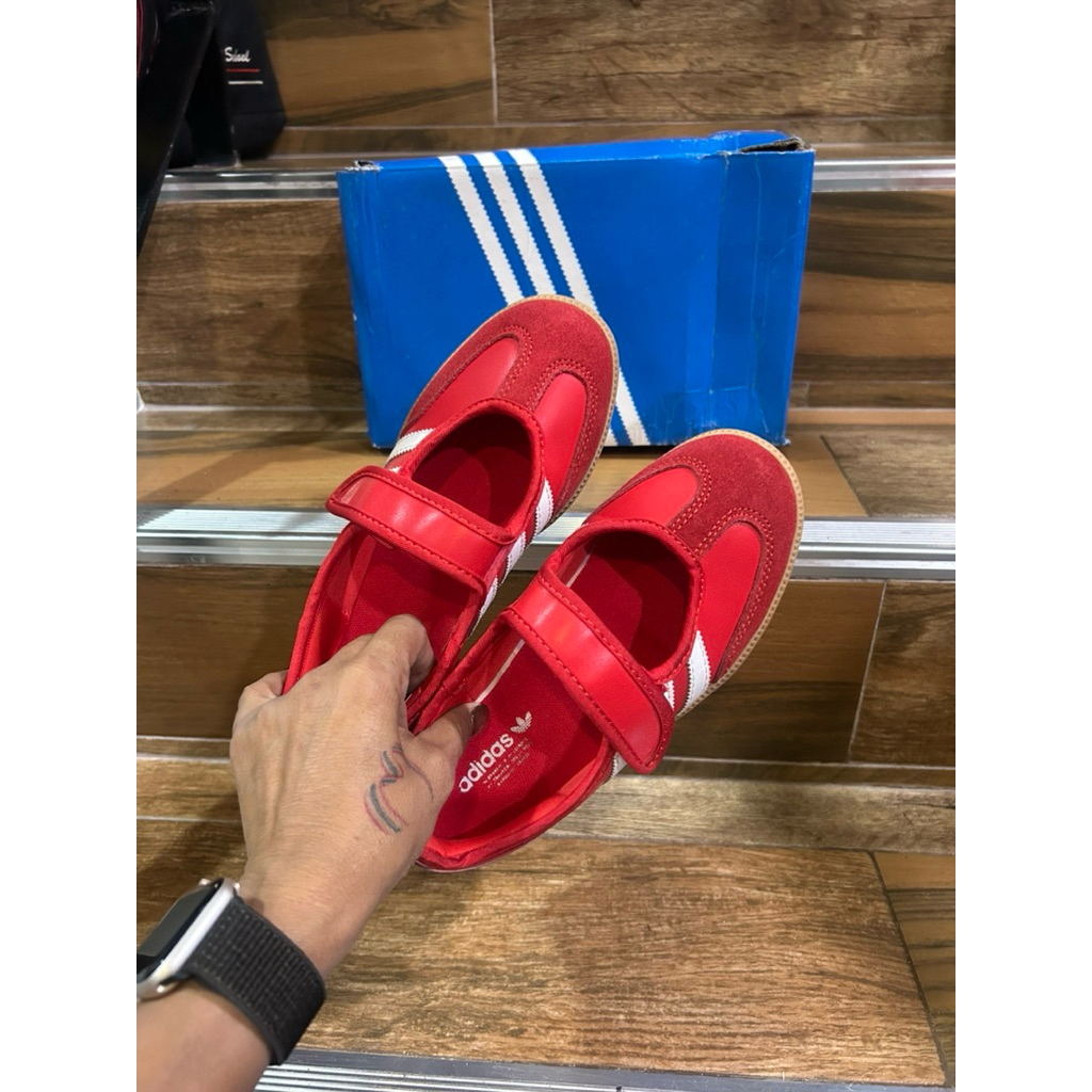 รองเท้า Adidas Samba Jane W มือมอง