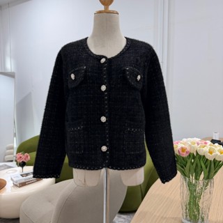 ZB146เสื้อคลุมแขนยาวสีดำตัดขอบกระกุมดอกไม้สวยหรู เนื้อผ้าหนา…