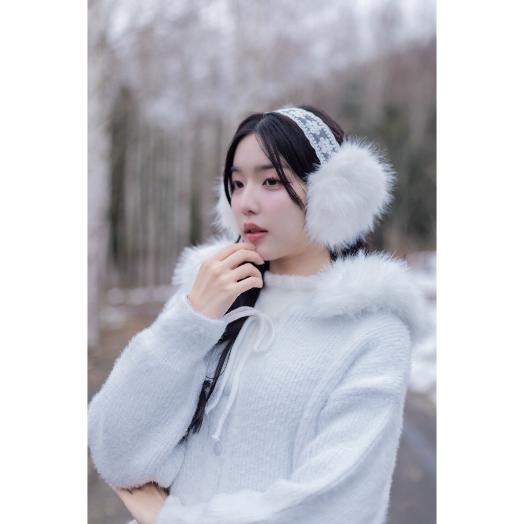 EM005 Frosty Fluffy Lace Earmuffs  ที่ปิดหูลูกไม้ ดีเทลสายผูกโบว์