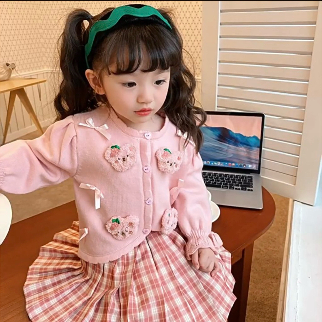 เสื้อไหมพรมคาร์ดิแกนกันหนาว ผ้าถัก ลายหมีน่ารัก สไตล์เกาหลี แฟชั่นฤดูใบไม้ร่วง เสื้อกันหนาวบุขน สําหรับเด็กผู้หญิง