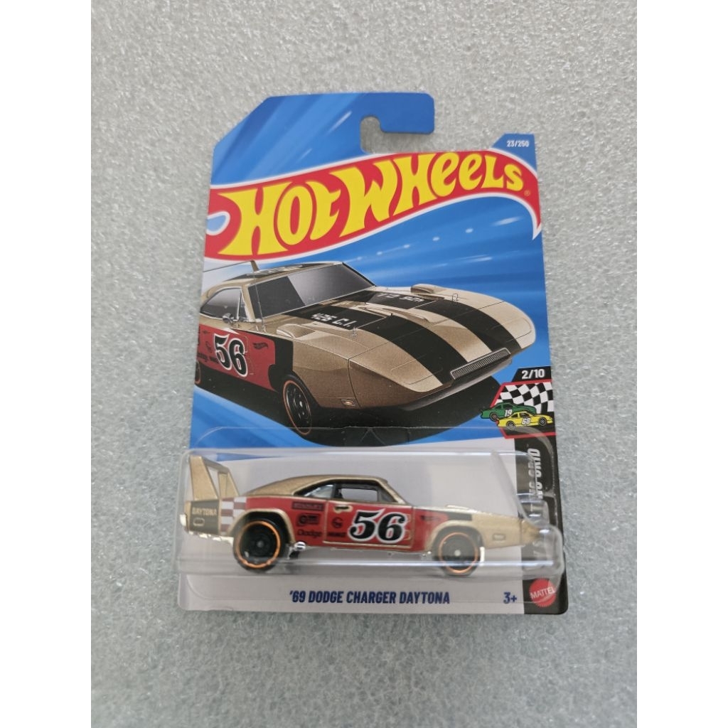Hotwheels 69 dodge charger daytona