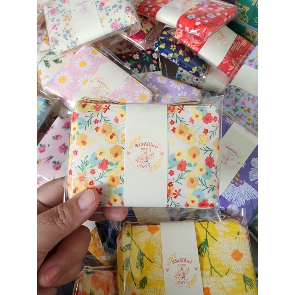 กระเป๋ามีสายคล้องลายดอกชบา