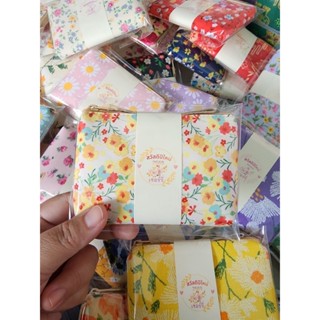 กระเป๋ามีสายคล้องลายดอกชบา