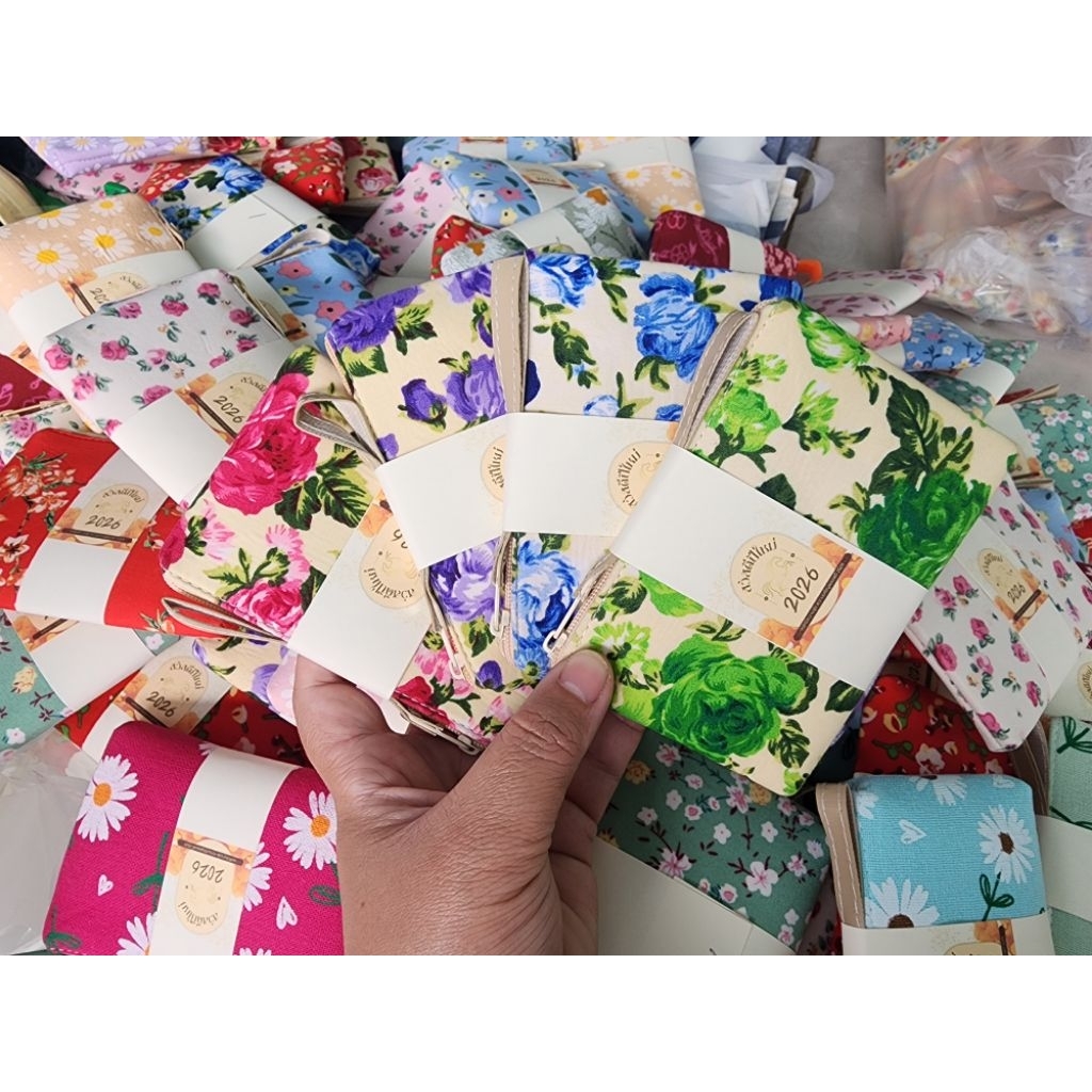 กระเป๋า​มีสายคล้องลายกุหลาบ