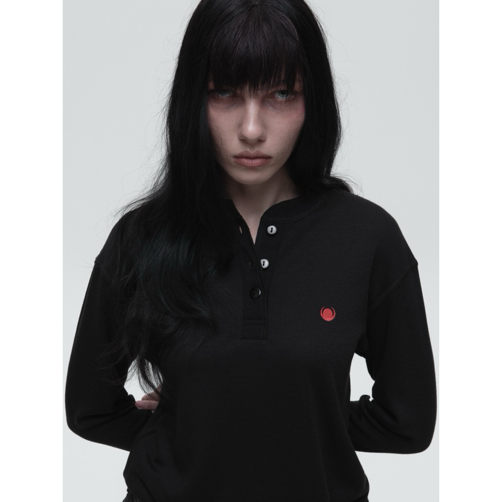 'Red Moon' Thermal Henry Tee