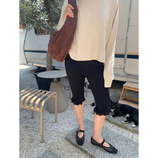 (พร้อมส่ง) Ruffle capri pants กางเกงคาพริ รุ่นปลายขาระบาย (Littlebitbyjj)