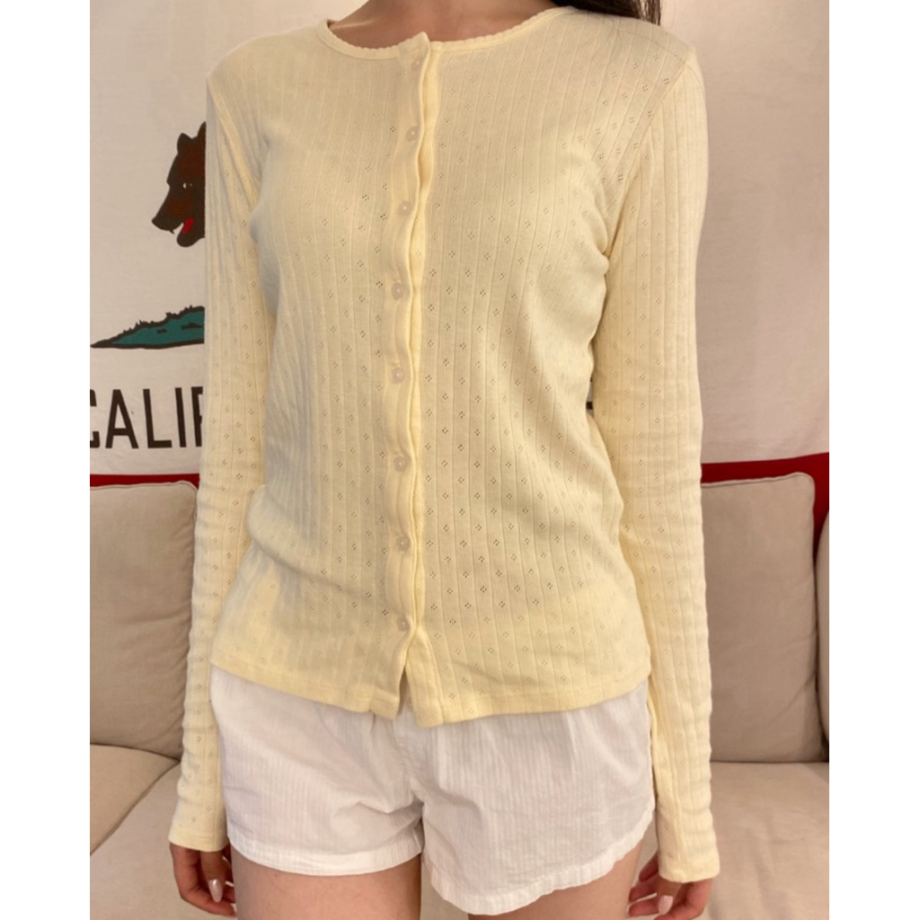 พร้อมส่ง 🎀 Brandy Melville | Zelly Eyelet Top Cardigan