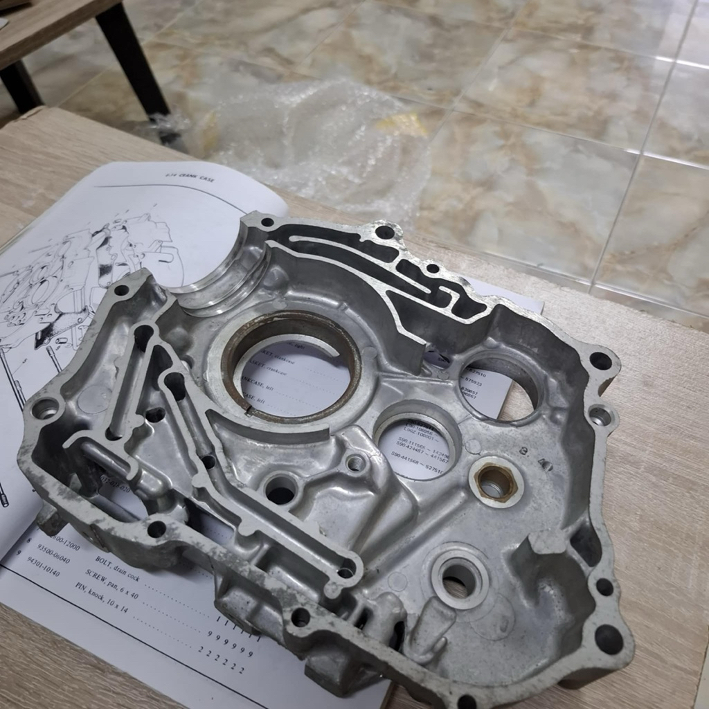 เเคร้งเครื่องกลาง ด้านขวา เเท้ใหม่เก่าเก็บสภาพเเตกห่อ สำหรับรถ Honda S90,CL90,CL90z,S90z,SB90,Tl90  