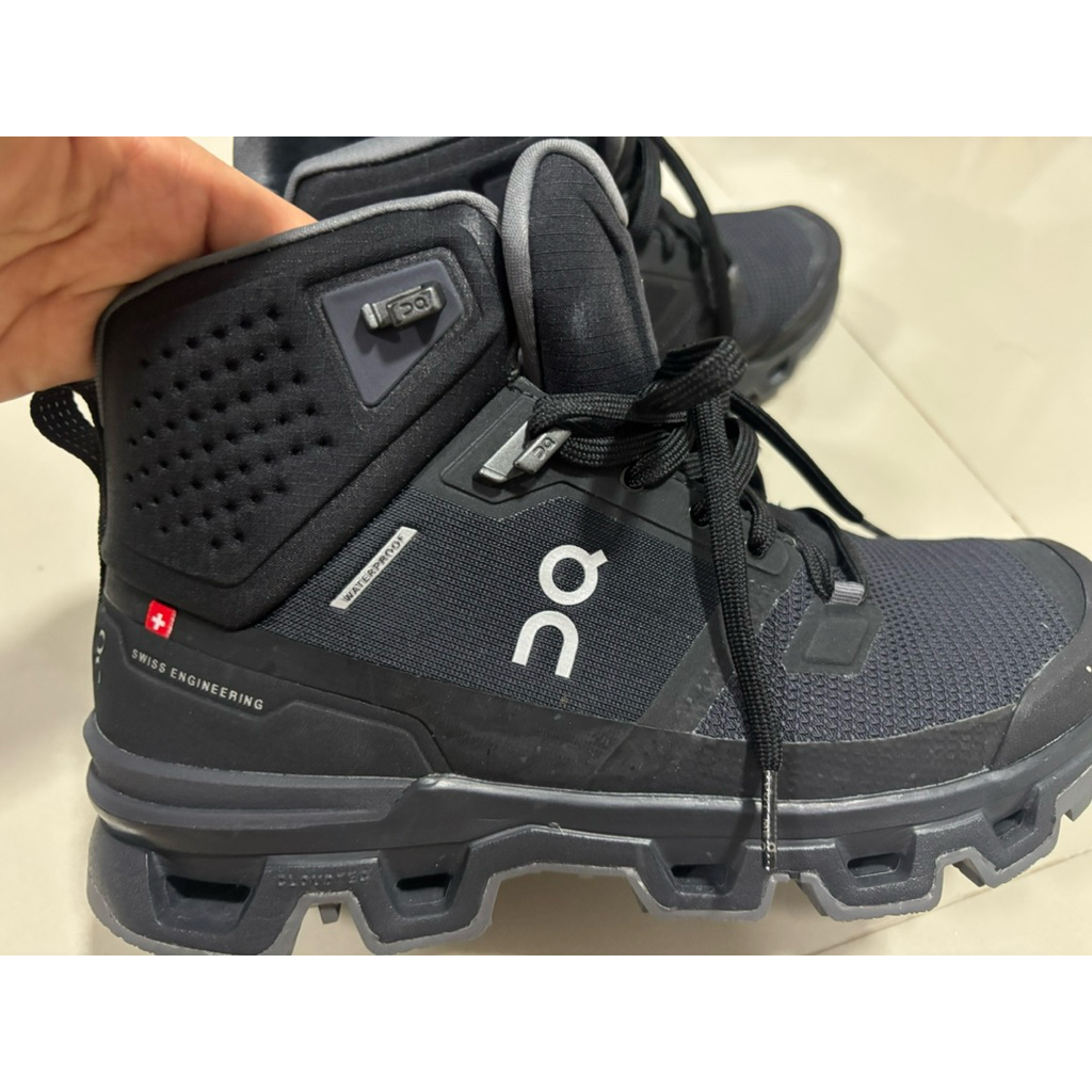 on cloud รองเท้าแบร์นแท้มือสอง