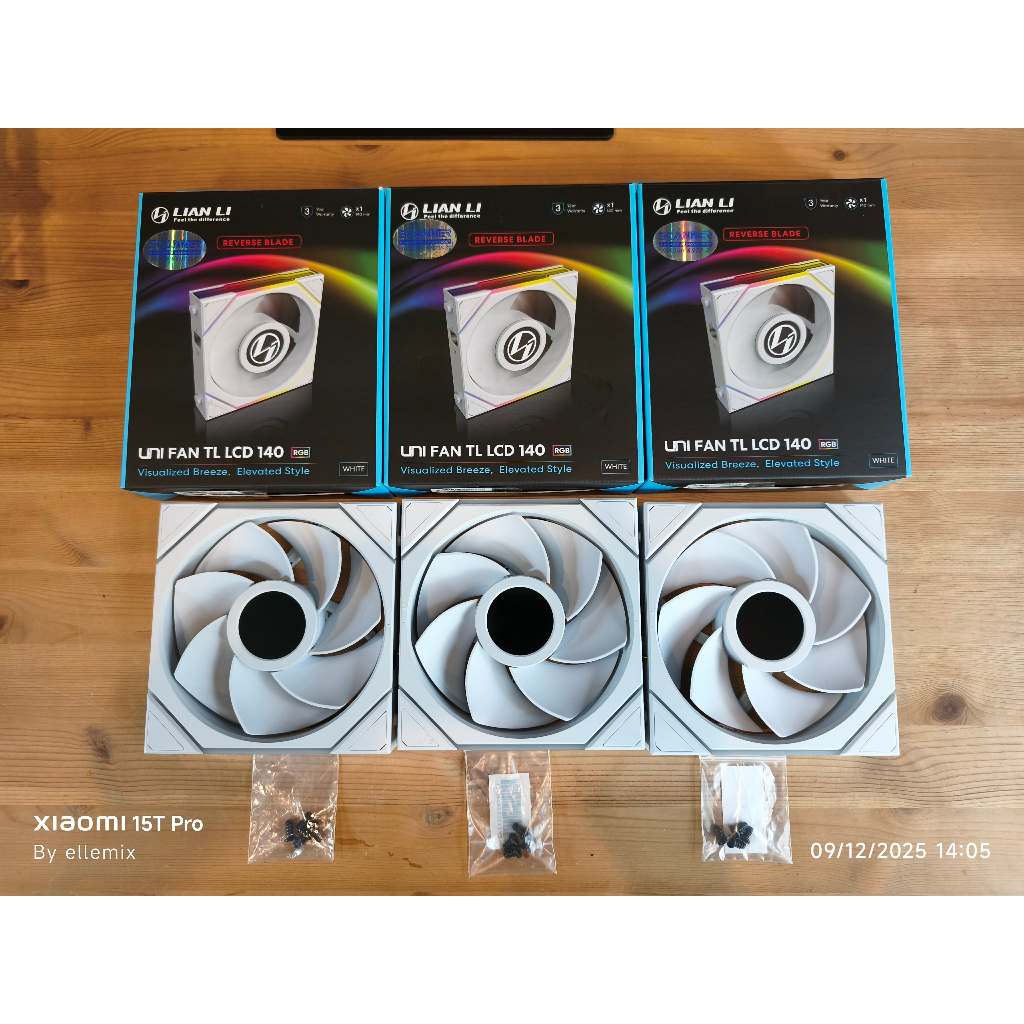 CASE FAN (พัดลมเคส) LIAN-LI UNI TL LCD REVERSE 140MM (14RTLLCD1W) (WHITE)(PACK1) (ราคาต่อ 1กล่อง)