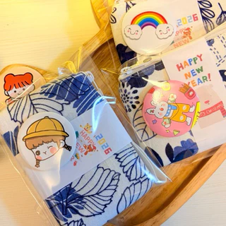 ส่งด่วน GIFT ของขวัญปีใหม่ กระเป๋าสตางค์โทนน้ำเงินครามพร้อมเข็มกลัดการ์ตูน ฟรีสายคาด ฟรีซองแก้ว