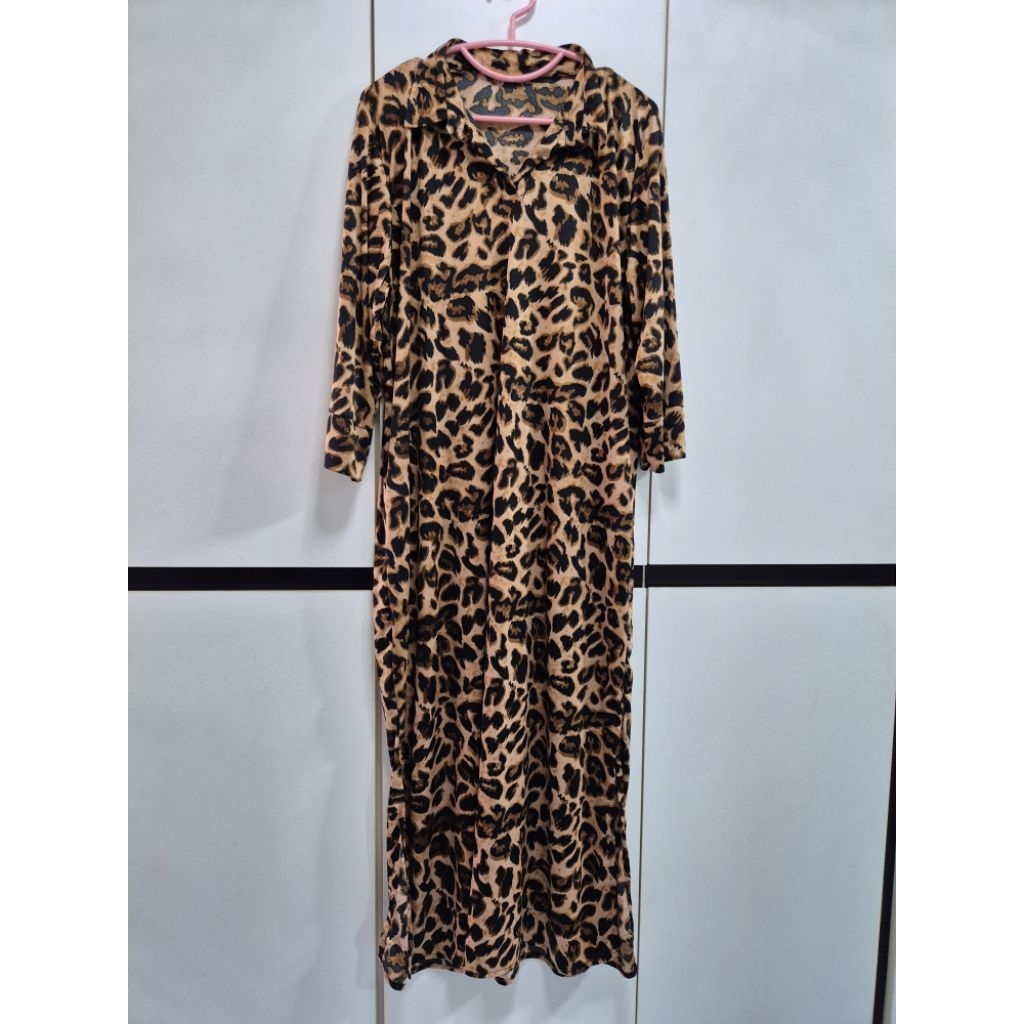 2nd Dress ลายเสือ คอปก แบบสวม ผ้ายืด