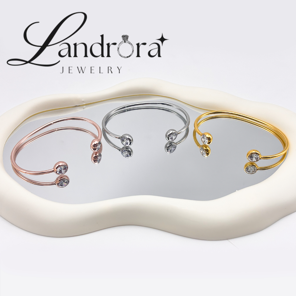 กำไลปลายเปิดประดับด้วยคริสตัลสุดเรียบหรู ลูกคุณหนูแน่นอน Diamond cuff bracelet QW0408