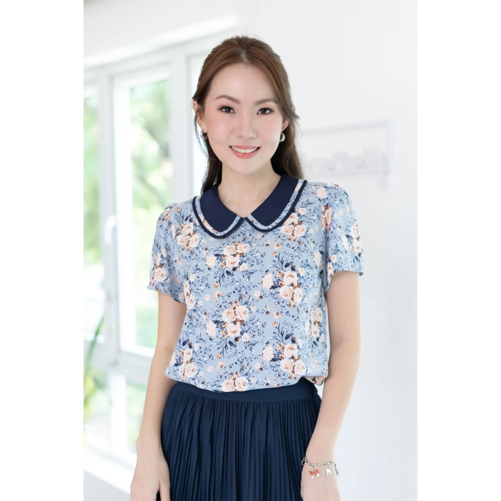Narinari : MT4101 Trimmed Peter Pan Collar Blouse เสื้อทำงานปกบัวผ้าพิมพ์ลาย ราคา ถูกที่สุด ดีลบีเคเค