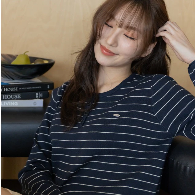 (พร้อมส่ง) avo เสื้อแขนยาวไหมพรมลายทางผ้านุ่มมากก chiko line tops