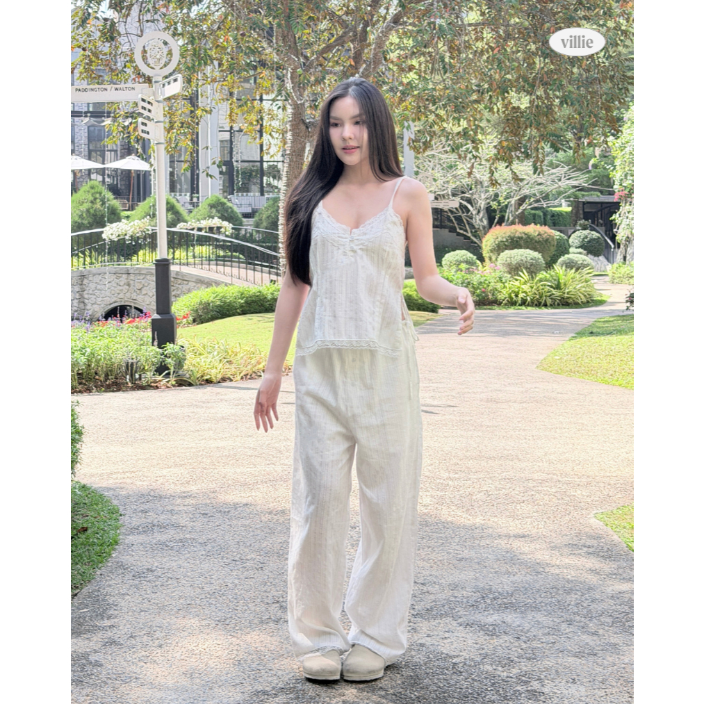 villie Spring Top and Pants เสื้อสายเดี่ยว และกางเกงขายาวผ้าลูกไม้