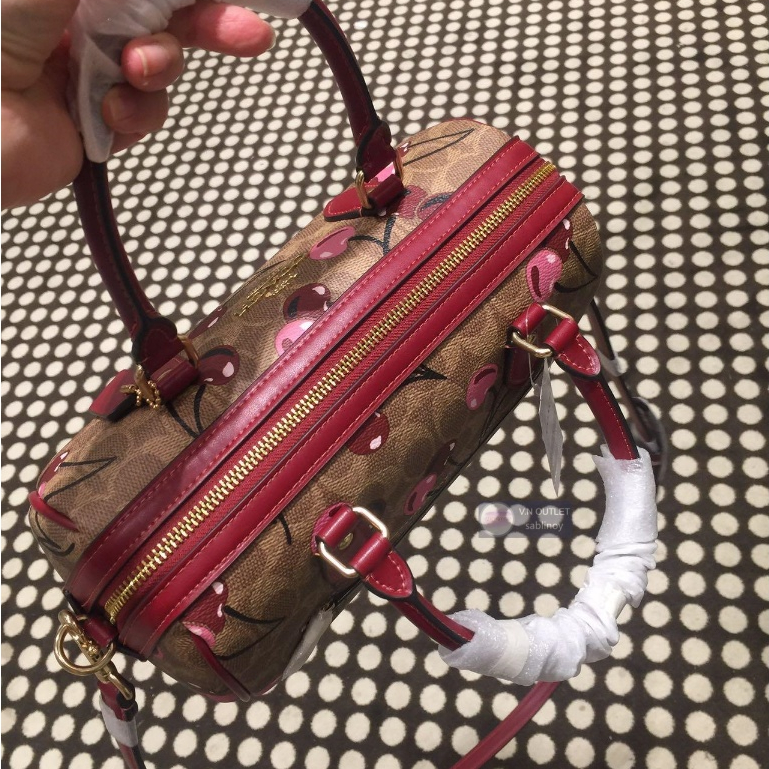 😻แท้💯% Outlet Rowan25 ปลอกหมอนลายดอกไม้ กระเป๋าถือซิปขนาดกลางสำหรับผู้หญิง กระเป๋าหนังสะพายไหล่ ความจุขนาดใหญ่ - รูปที่ 3