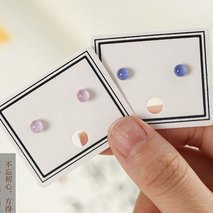 ต่างหูลูกปัดเซรามิก นวัตกรรมการเผาแบบขังฟองกากาศให้ได้เซรามิกที่สดใสสีสดคล้ายอัญมณี ขนาดประมาณ3มม. ก้านเงิน925พร้อมแป้น