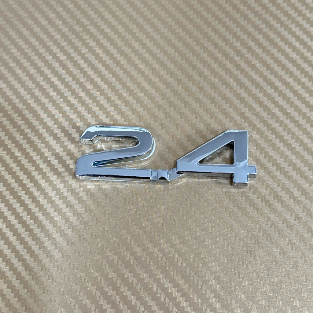 โลโก้* ตัวเลข 2.4 ติด toyota  ขนาด* 2.4 x 7.5  cm ราคาต่อชิ้น
