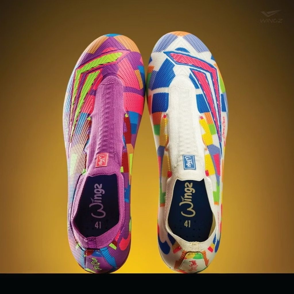NFshoes WINGZ Crazy Crush Laceless รองเท้าสตั๊ดฟุตบอล ไม่มีเชือก ดีไซน์สุดจี๊ด น้ำหนักเบา คล่องตัว SIZE : 39 - 45