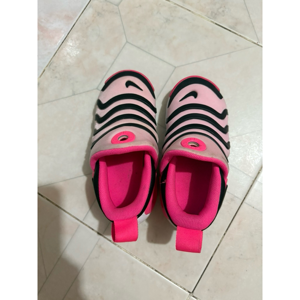 รองเท้า Nike Kid มือสอง ( size US 8C, EUR 25, UK 7.5, 14 cm)