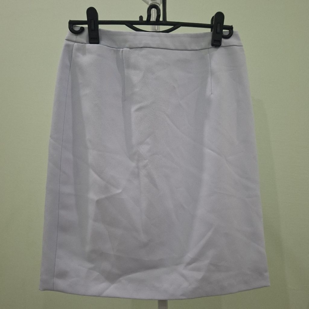 DEC30 กระโปรงขาวข้าราชการ อ 28/สะโพก 38/ยาว 21 นิ้ว มือสอง