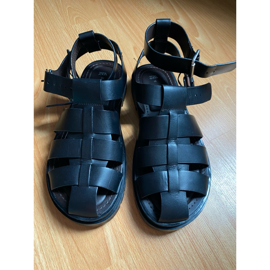 zara : รองเท้าส้นเตี้ย zara fisherman sandals