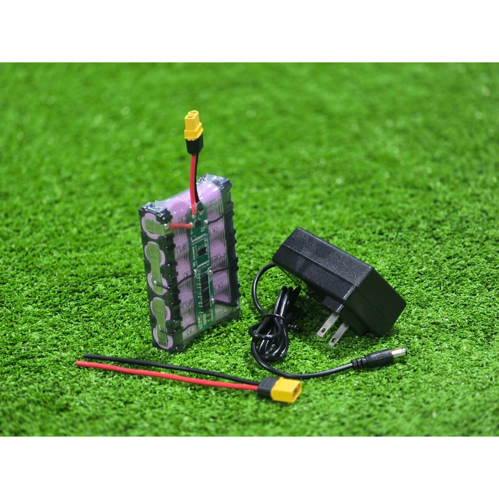 แบตลิเธียม 5s 21v 2200mah. **แบตใหม่มือ1** พร้อมชุดชาร์จ 2A **แอมป์เต็มแท้** Li-ion แบตเตอรี่ diy 18